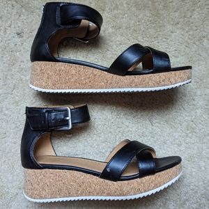 Adrienne vittadini Black wedge sandal